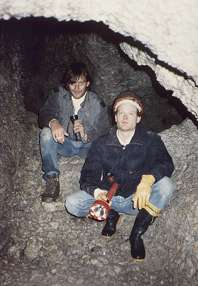 Manfred + Chris (caves3.jpg,10kB)