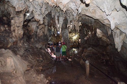 Hinagdanan Cave